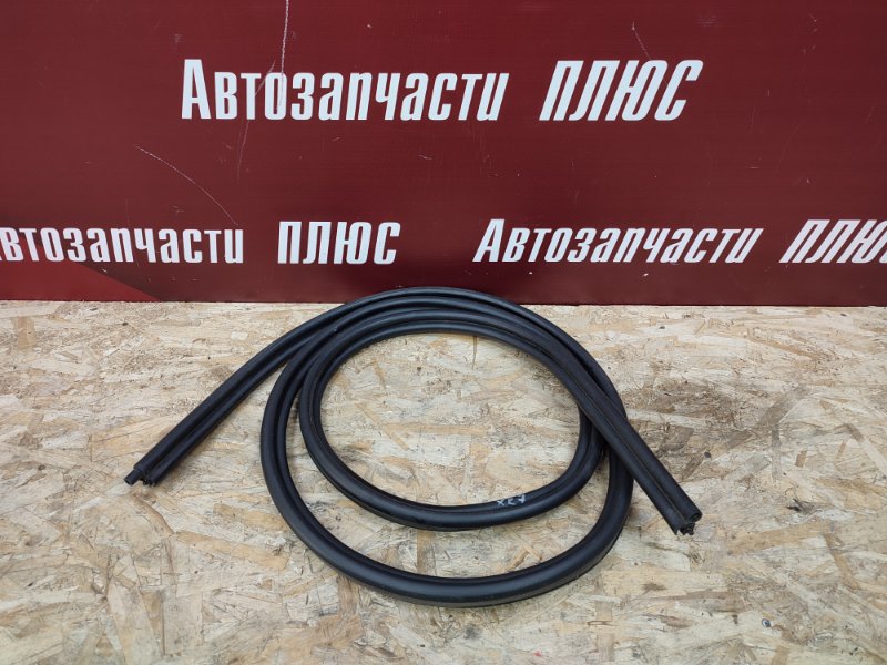 Уплотнительная резинка крышки багажника