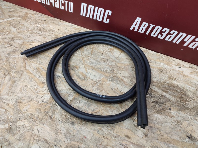 Уплотнительная резинка крышки багажника