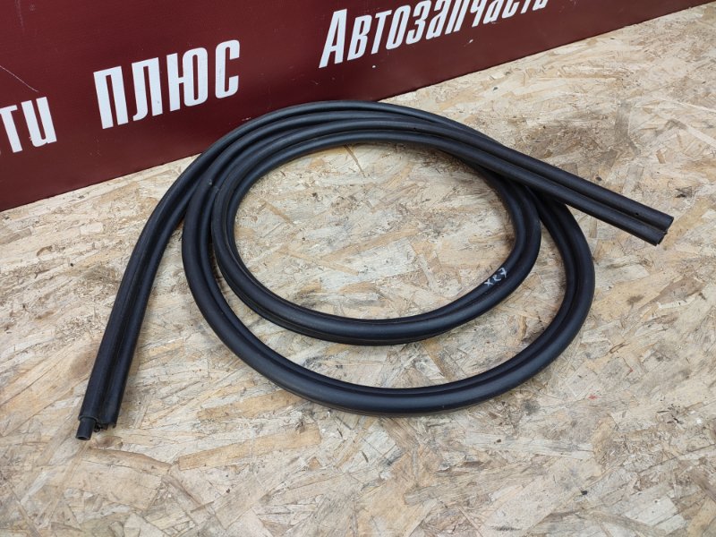 Уплотнительная резинка крышки багажника