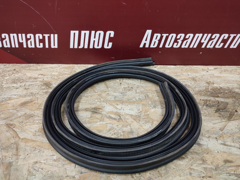 Уплотнительная резинка крышки багажника