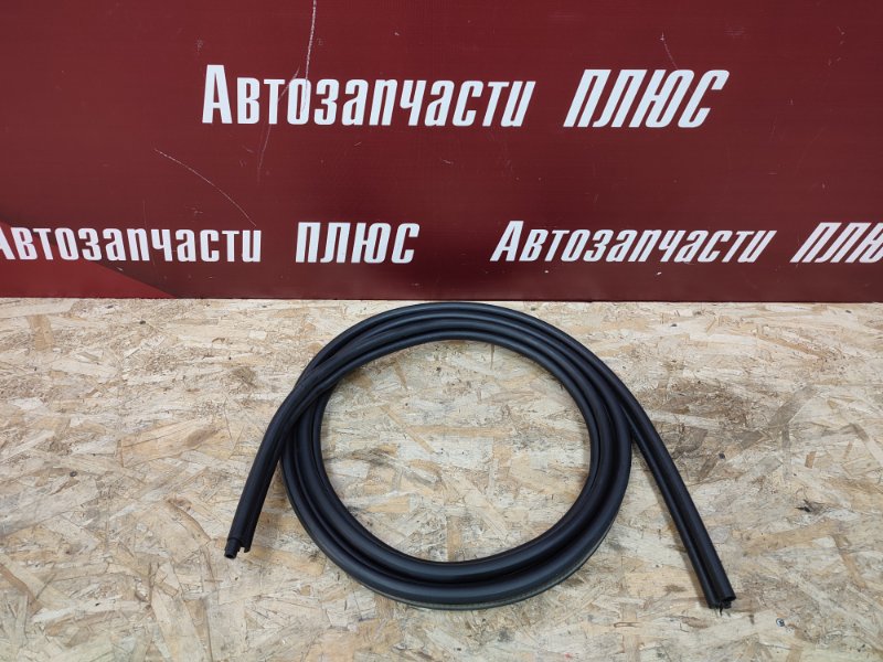 Уплотнительная резинка крышки багажника