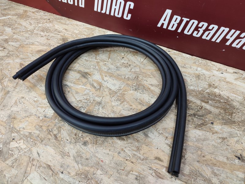 Уплотнительная резинка крышки багажника