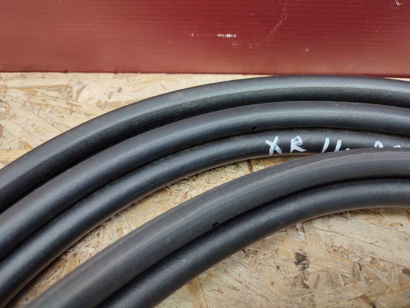 Уплотнительная резинка крышки багажника