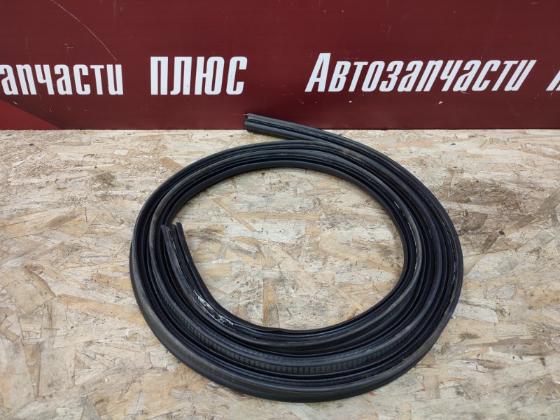 Уплотнительная резинка крышки багажника