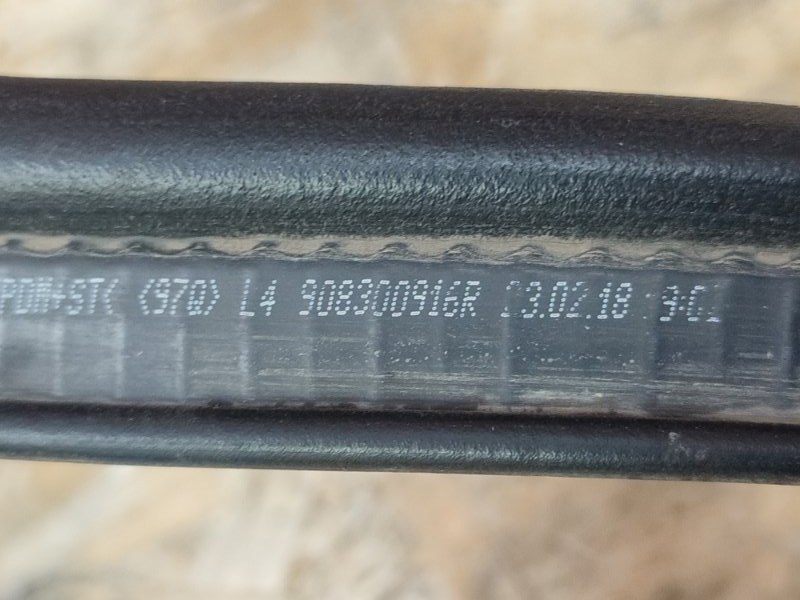 Уплотнительная резинка крышки багажника