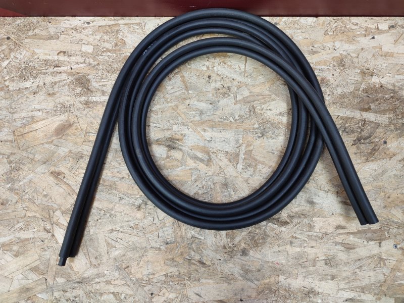 Уплотнительная резинка крышки багажника