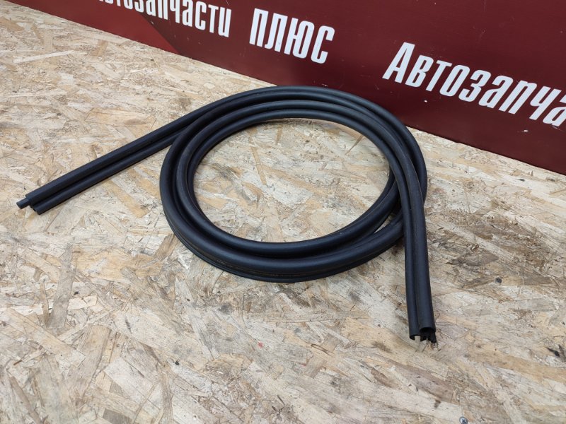 Уплотнительная резинка крышки багажника