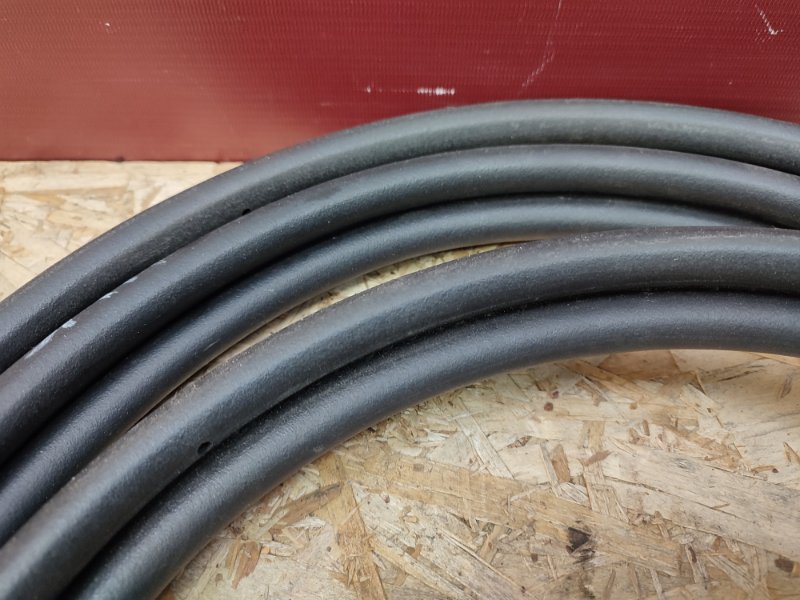 Уплотнительная резинка крышки багажника