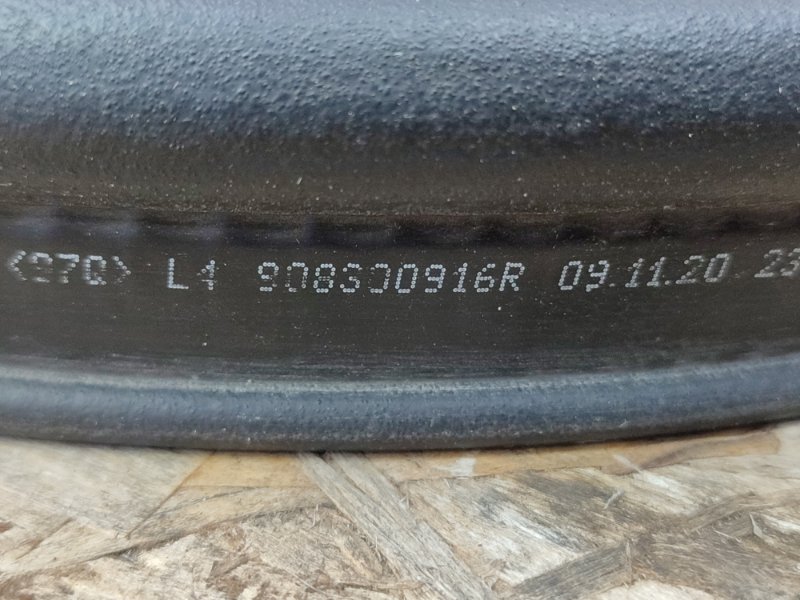 Уплотнительная резинка крышки багажника