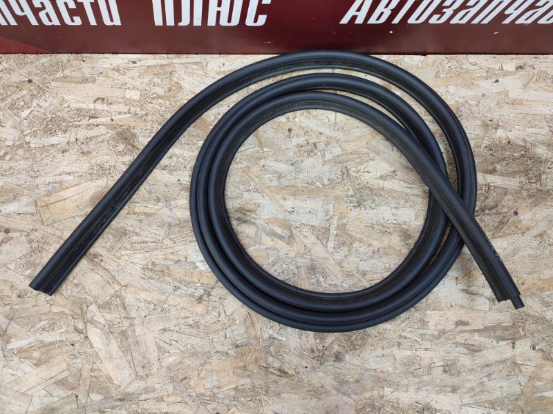 Уплотнительная резинка крышки багажника