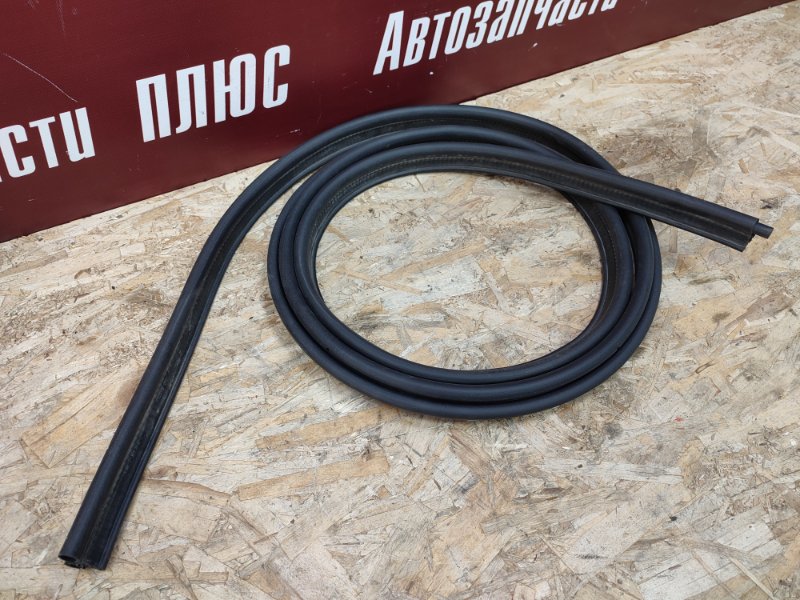 Уплотнительная резинка крышки багажника