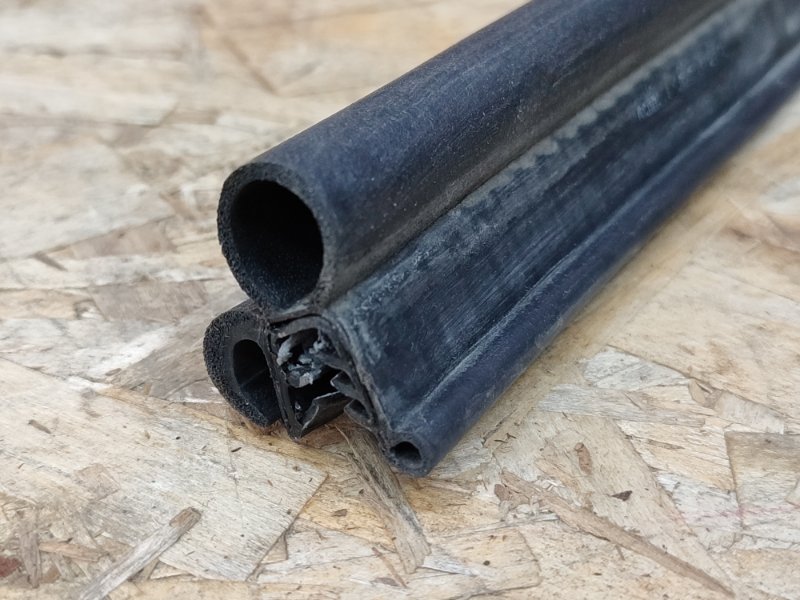 Уплотнительная резинка крышки багажника