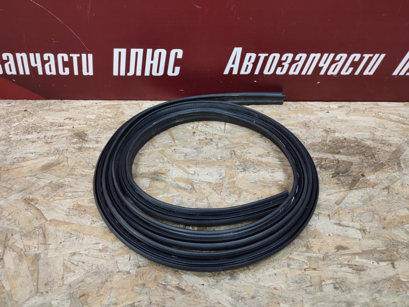 Уплотнительная резинка крышки багажника