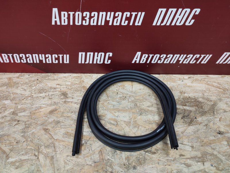 Уплотнительная резинка крышки багажника