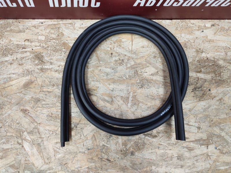 Уплотнительная резинка крышки багажника