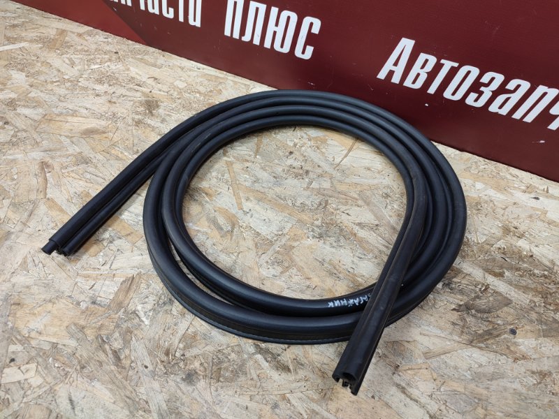 Уплотнительная резинка крышки багажника