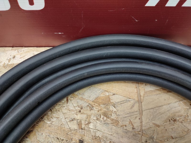 Уплотнительная резинка крышки багажника