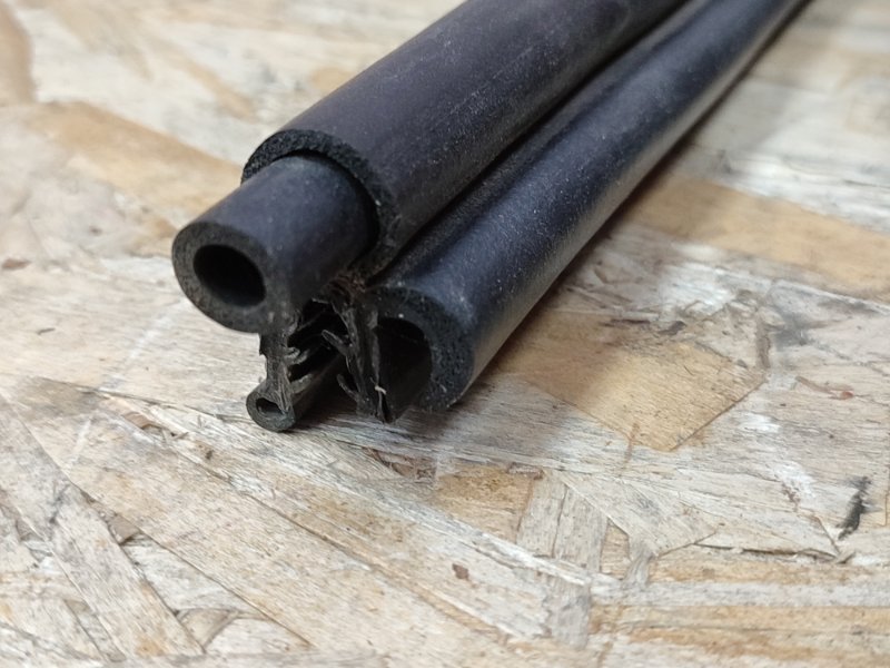 Уплотнительная резинка крышки багажника