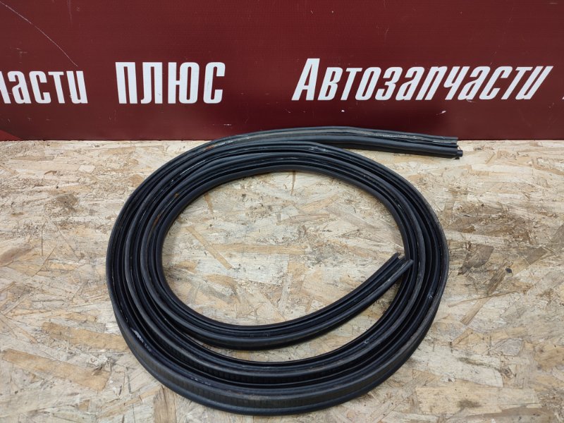 Уплотнительная резинка крышки багажника