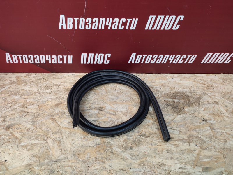 Уплотнительная резинка крышки багажника
