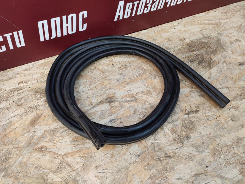 Уплотнительная резинка крышки багажника