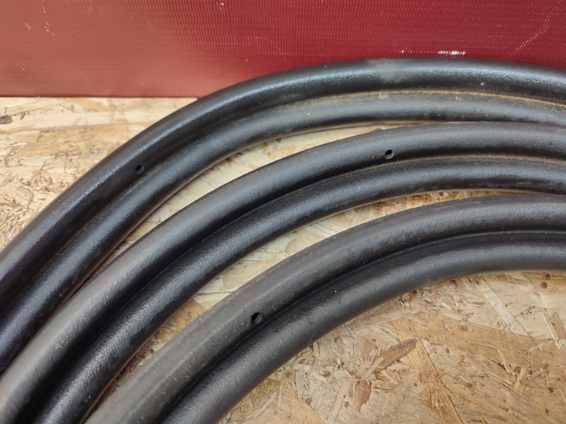 Уплотнительная резинка крышки багажника