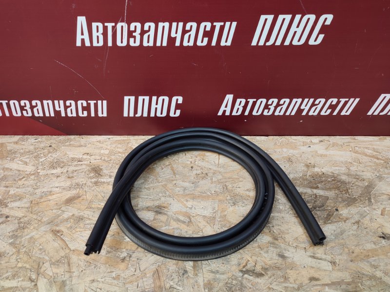 Уплотнительная резинка крышки багажника