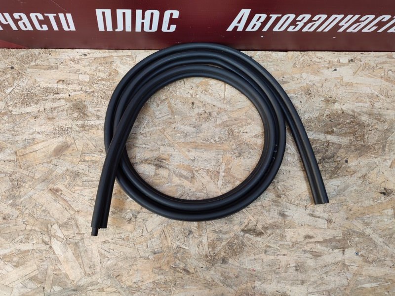 Уплотнительная резинка крышки багажника