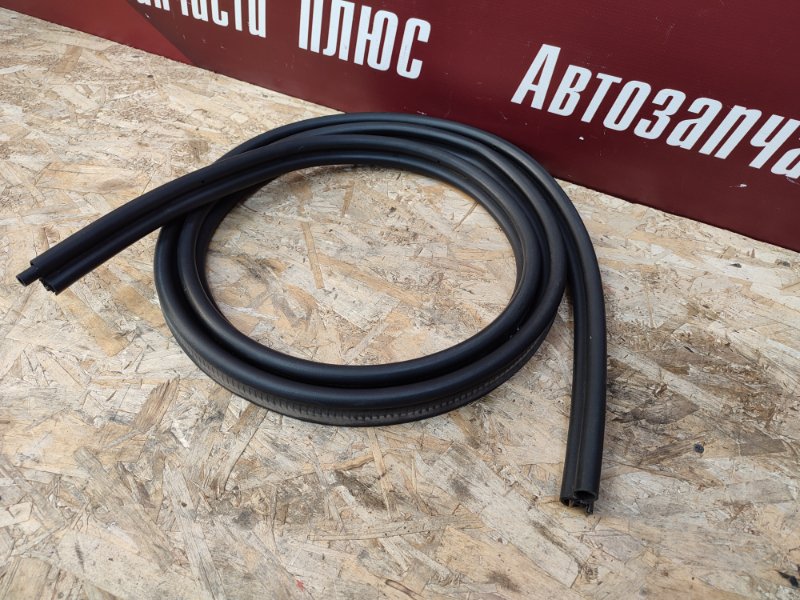 Уплотнительная резинка крышки багажника