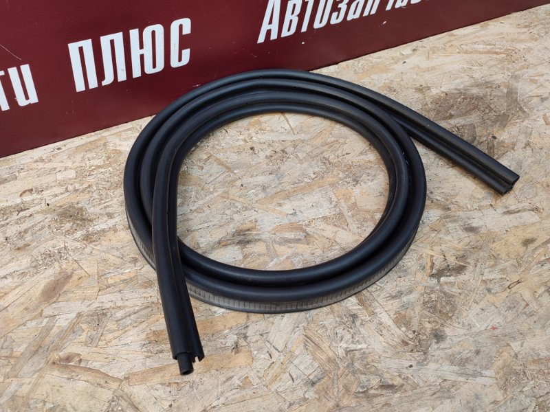 Уплотнительная резинка крышки багажника