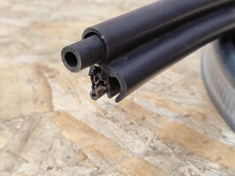 Уплотнительная резинка крышки багажника