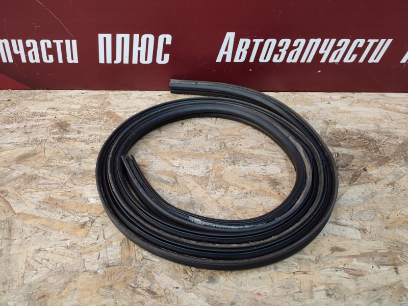 Уплотнительная резинка крышки багажника