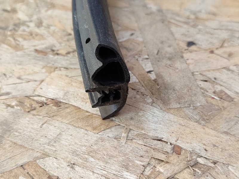 Уплотнитель проема      двери