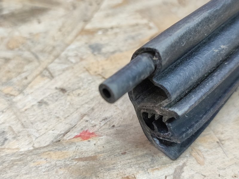 Уплотнитель проема      двери