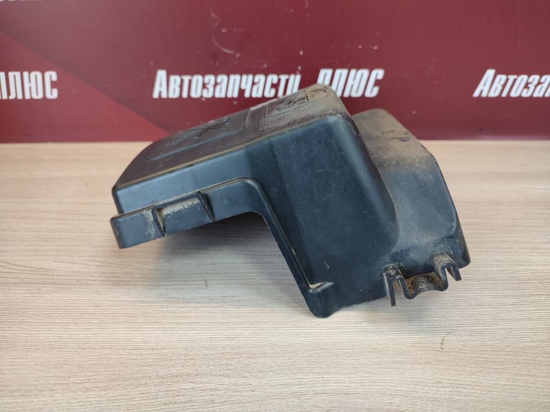 Крышка блока предохранителей