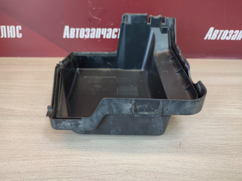 Крышка блока предохранителей