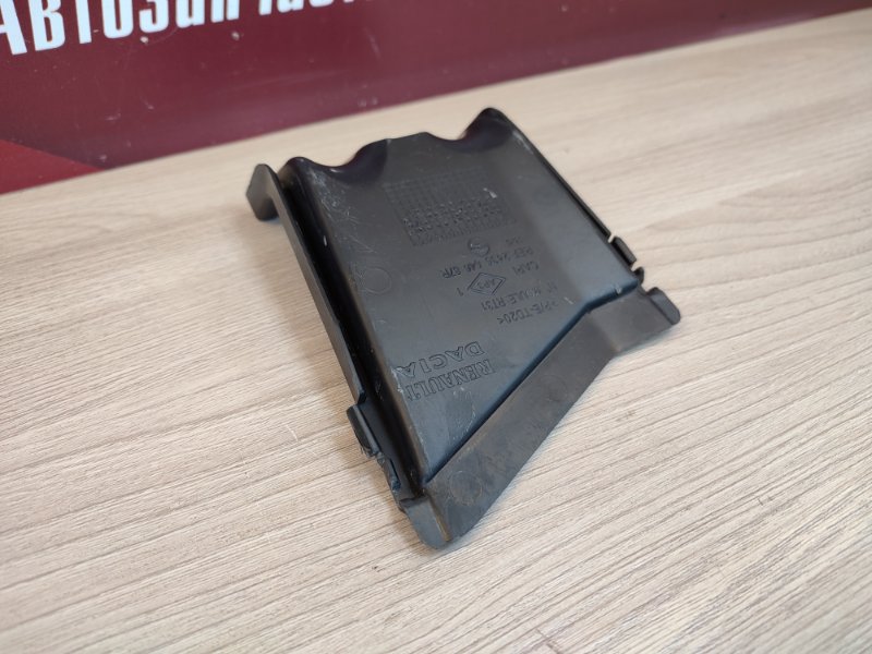 Крышка блока предохранителей