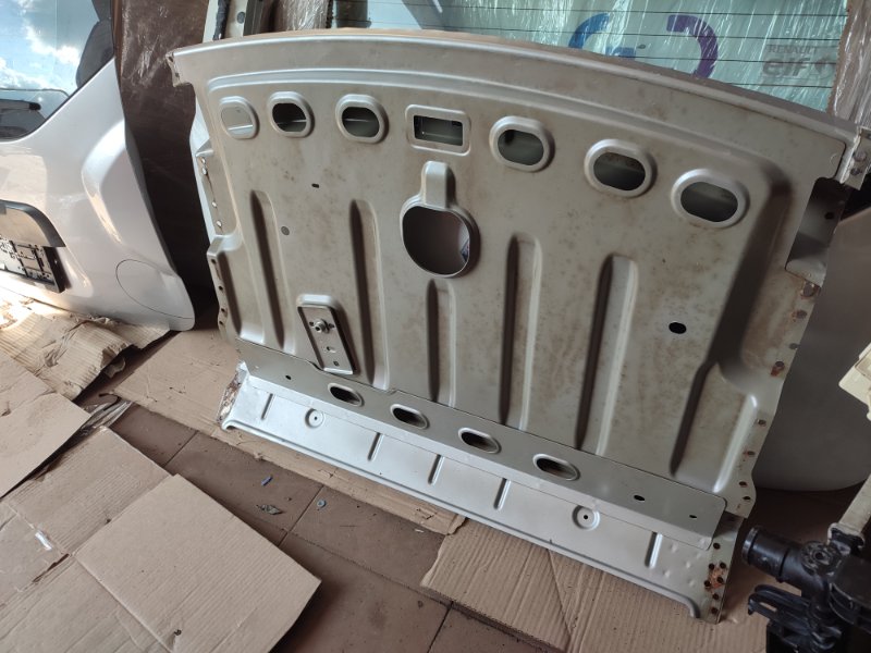 Задняя полка