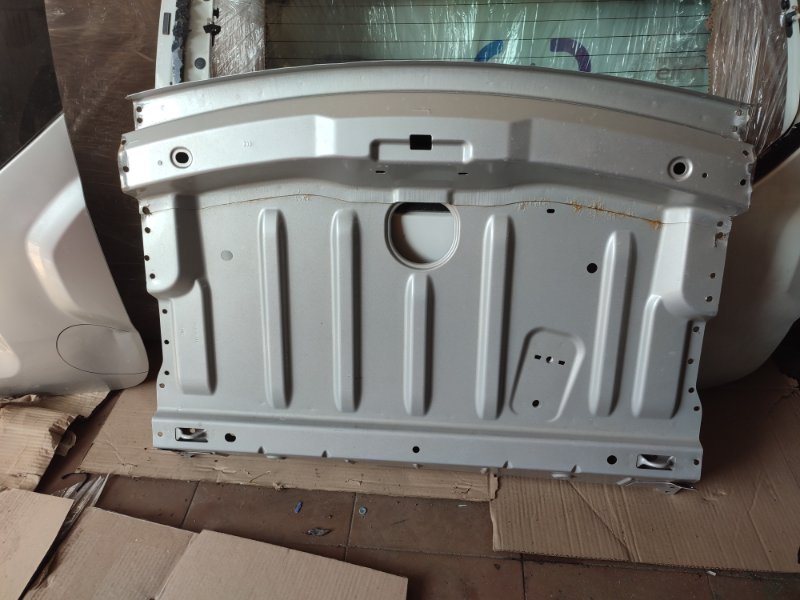 Задняя полка