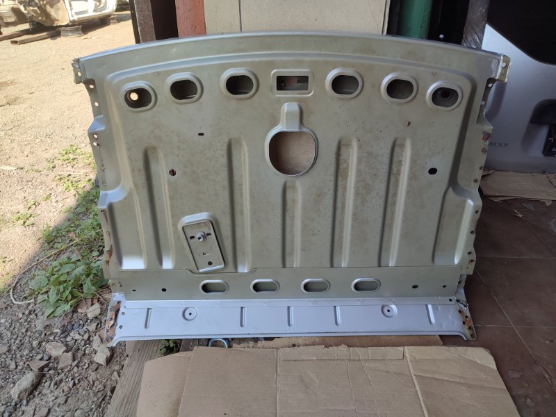 Задняя полка