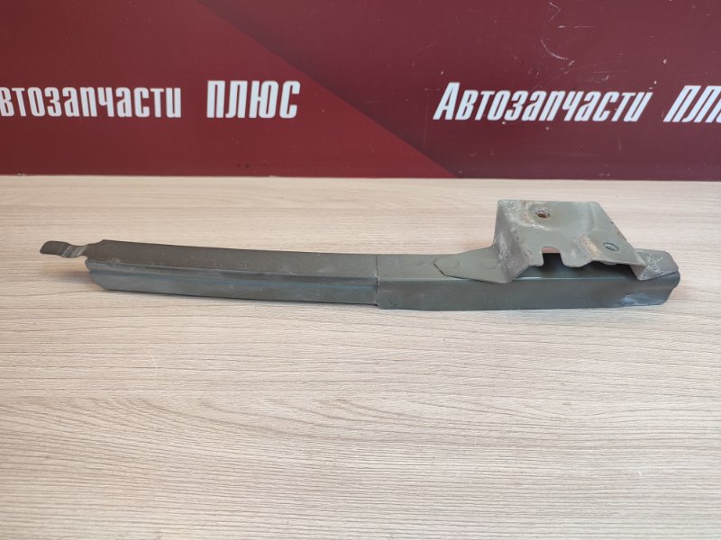 Направляющая стекла     двери