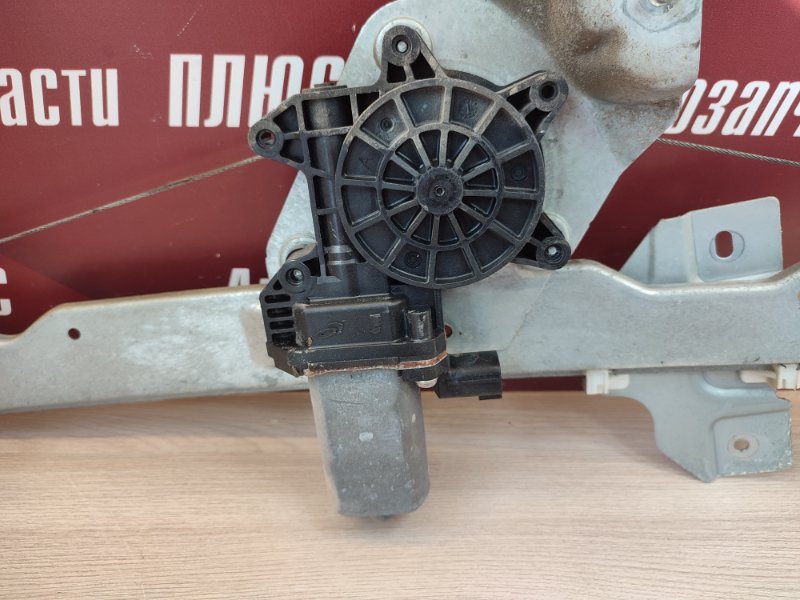 Стеклоподъемник    двери