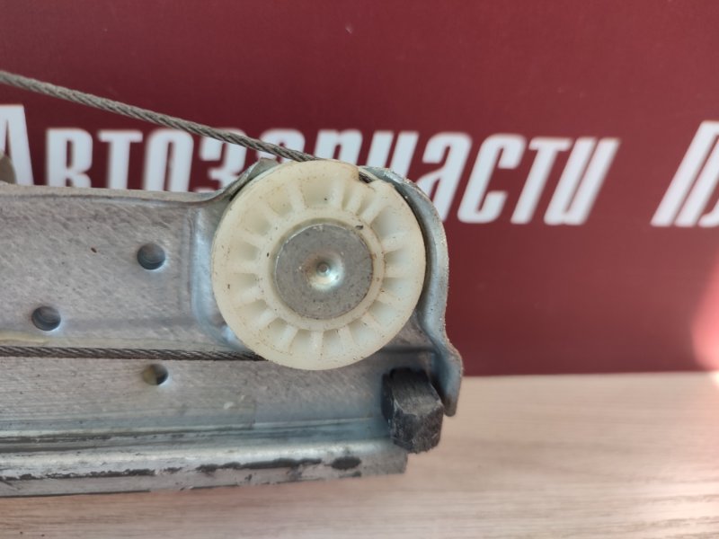 Стеклоподъемник    двери