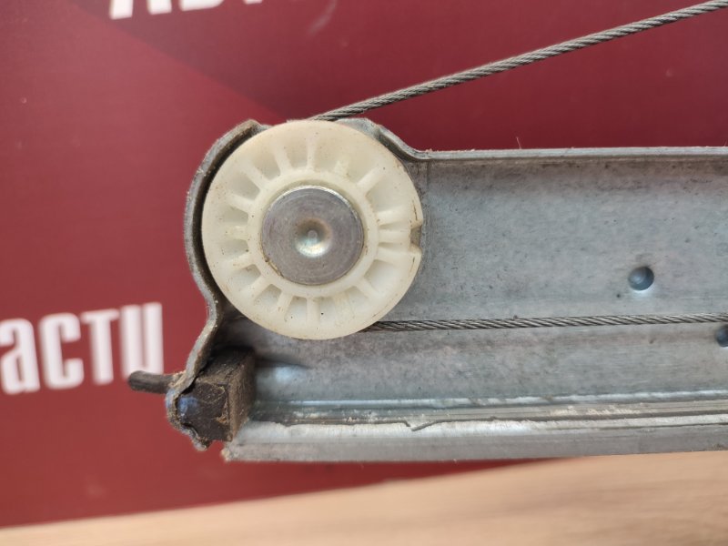 Стеклоподъемник    двери