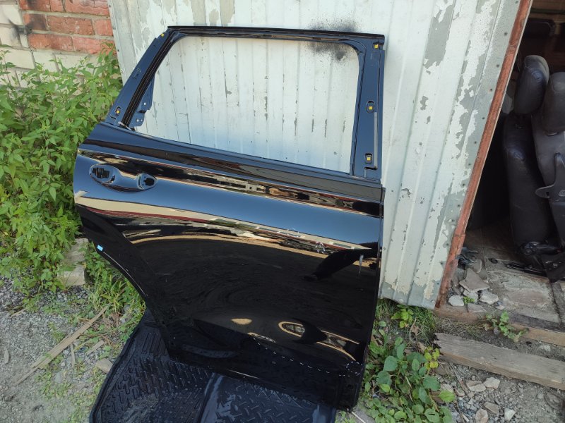 Дверь боковая