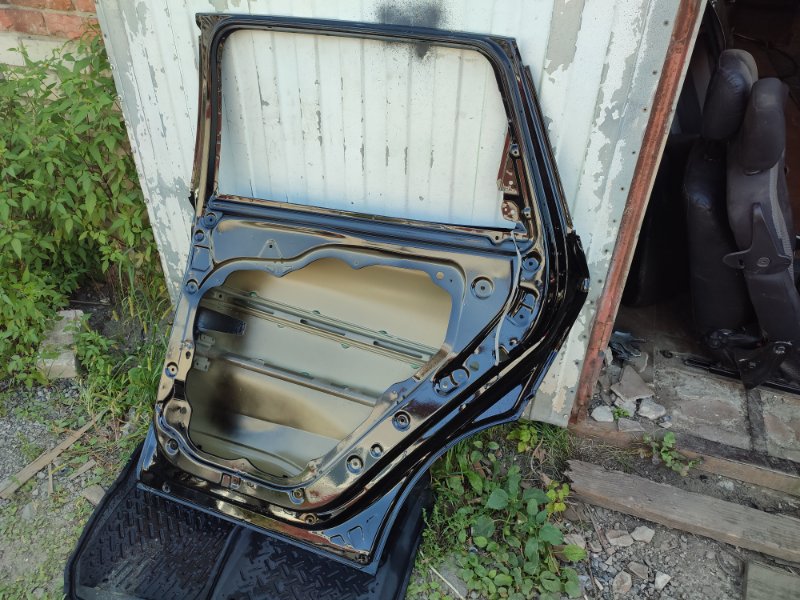 Дверь боковая