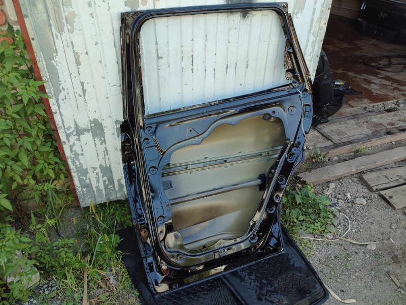 Дверь боковая