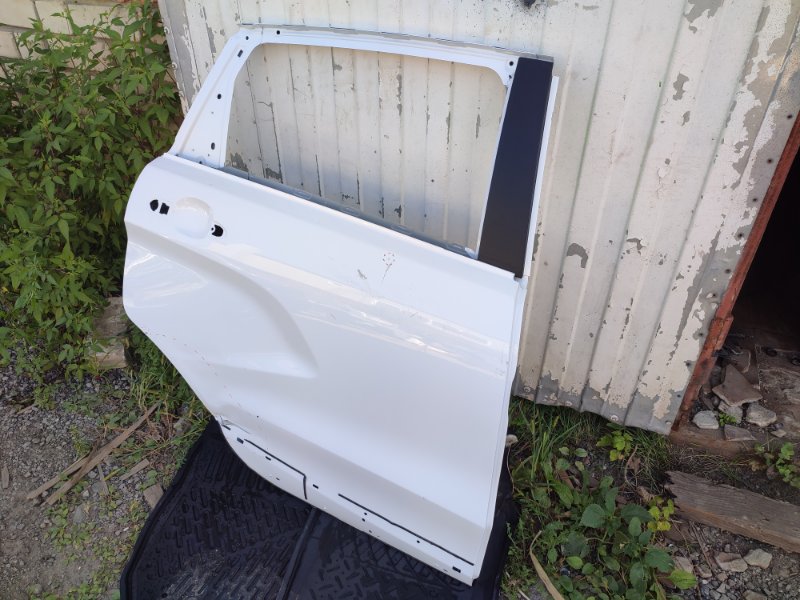 Дверь боковая