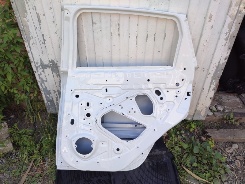 Дверь боковая