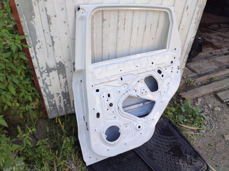 Дверь боковая